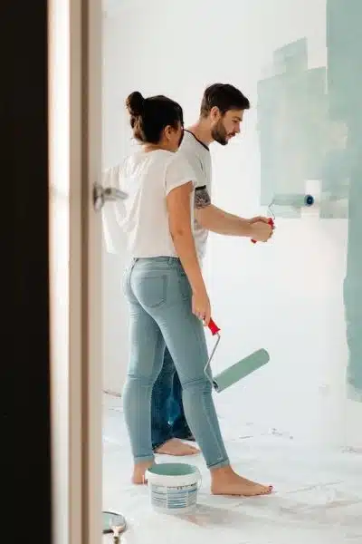 5 conseils pour choisir la bonne peinture pour votre porte en bois