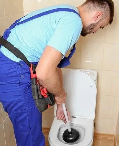 Comment déboucher des toilettes rapidement ?