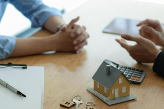 Comprendre l’attestation de refus de prêt immobilier et son rôle dans une transaction