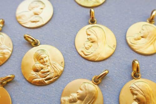 5 cadeaux religieux pour un baptême