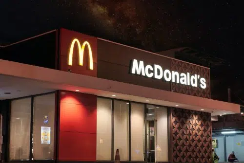 Quel est le salaire de base chez Mcdonalds 24h ?